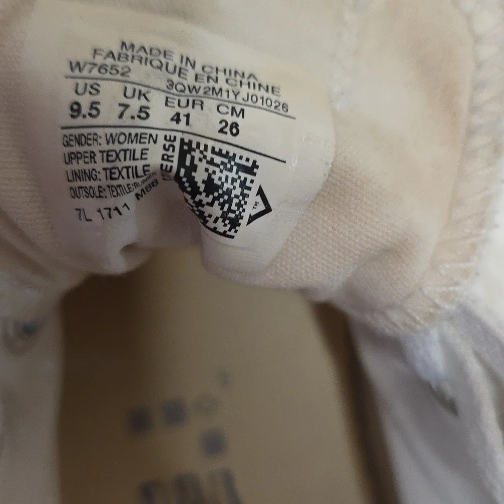 Converse White Sneakers with Red Accents - Picture 5 of 7